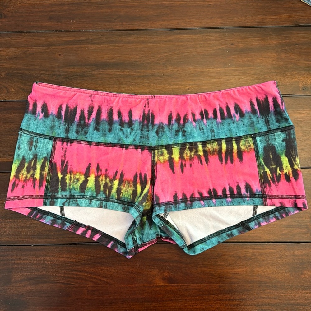 Fleo Low Rise Contour Jewel Tie-Dye Shorts Size XL